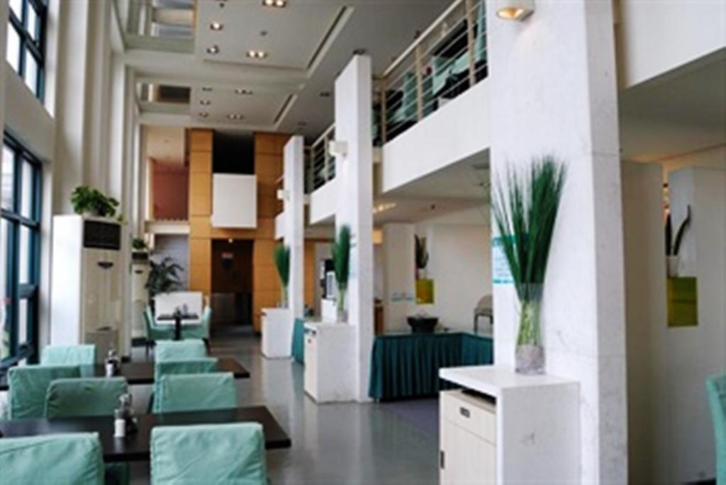 Jinjiang Inn - Shanghai Everbright Convention & Exhibition Center Екстер'єр фото