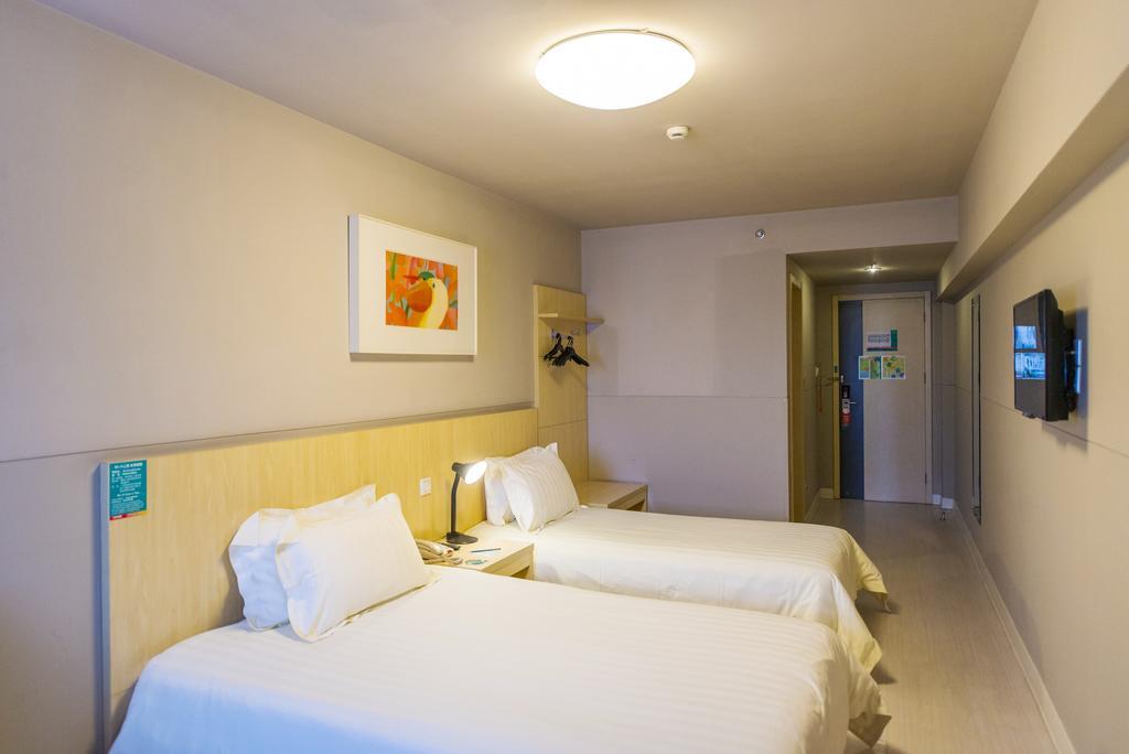 Jinjiang Inn - Shanghai Everbright Convention & Exhibition Center Екстер'єр фото